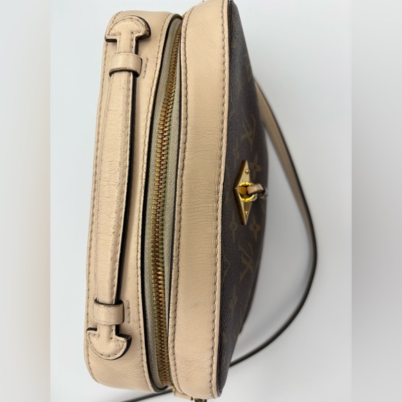 Louis Vuitton Saintonge Crème  Monogram Crossbody - Picture 6 of 16